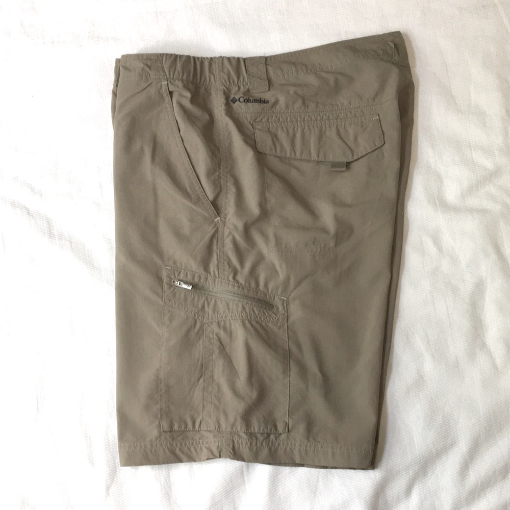 Columbia OmniShade Hiking  Cargo Shorts Mens 40 Waist